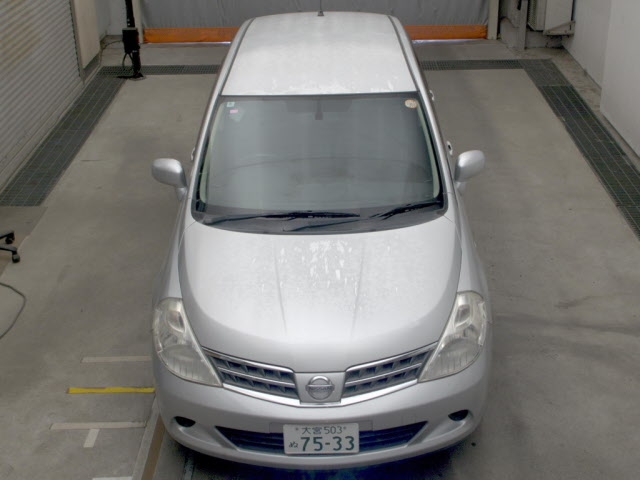 NISSAN TIIDA