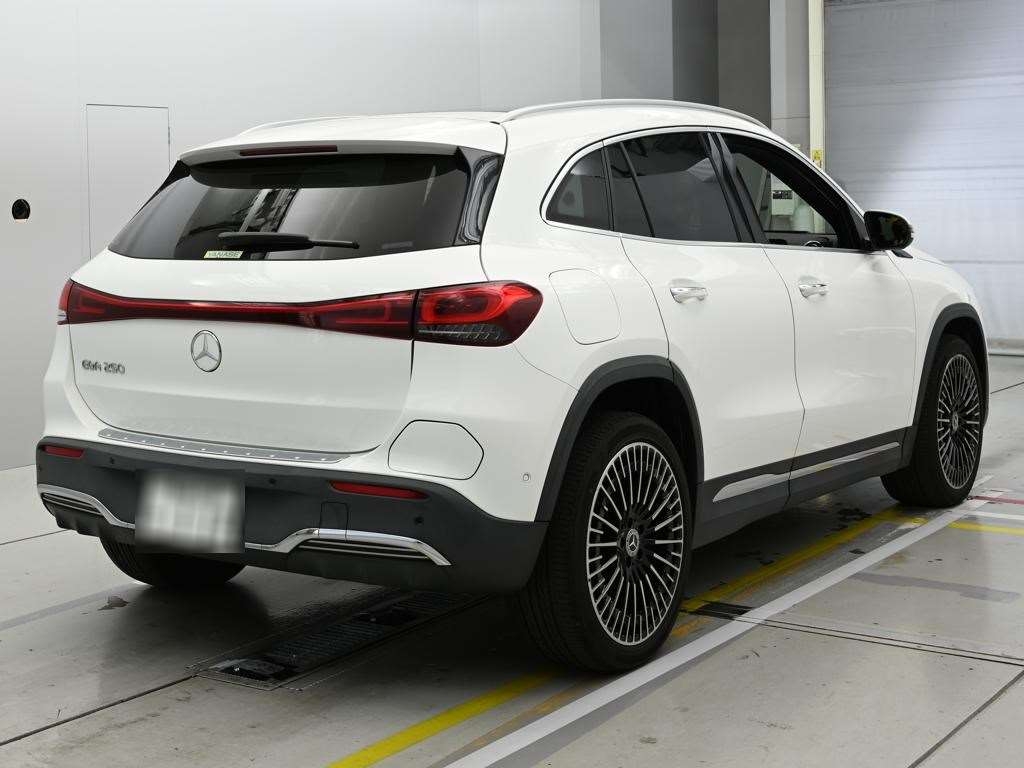 MERCEDES-BENZ EQA