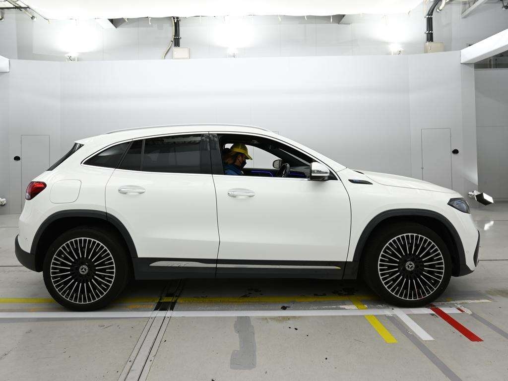 MERCEDES-BENZ EQA