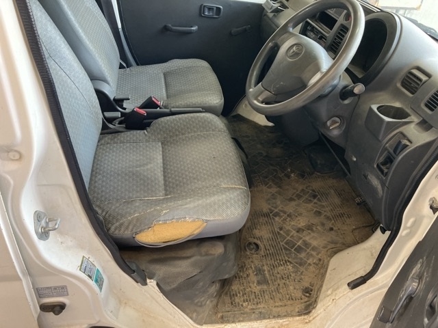 TOYOTA PIXIS VAN