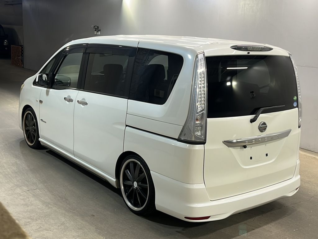 NISSAN SERENA