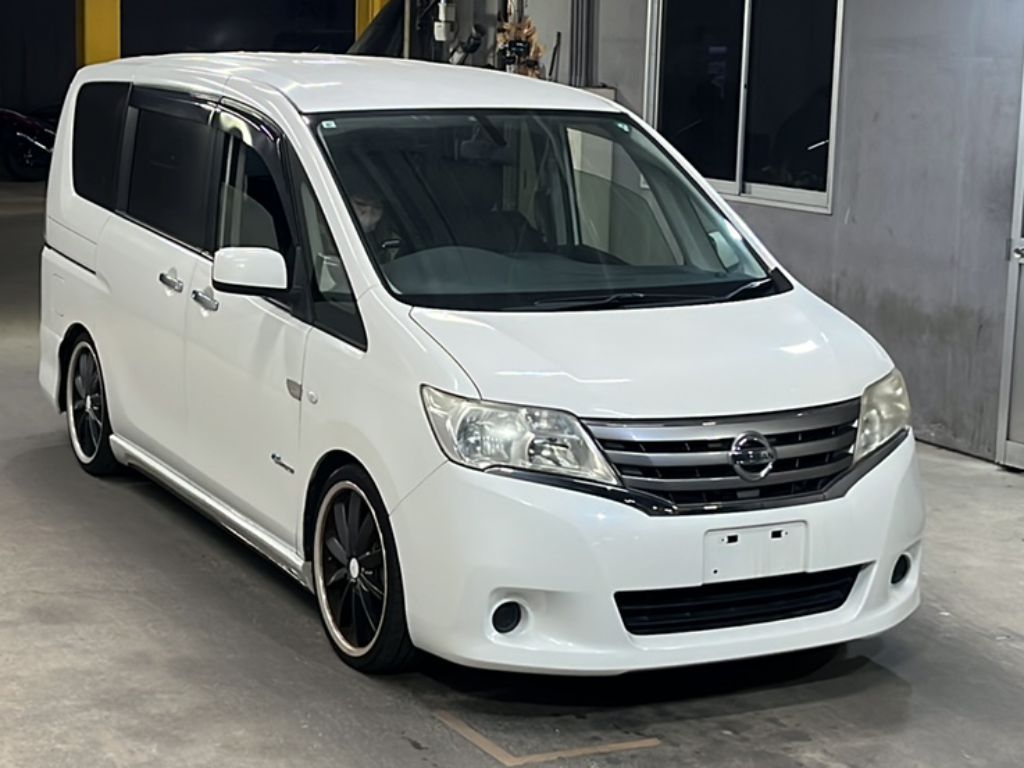 NISSAN SERENA