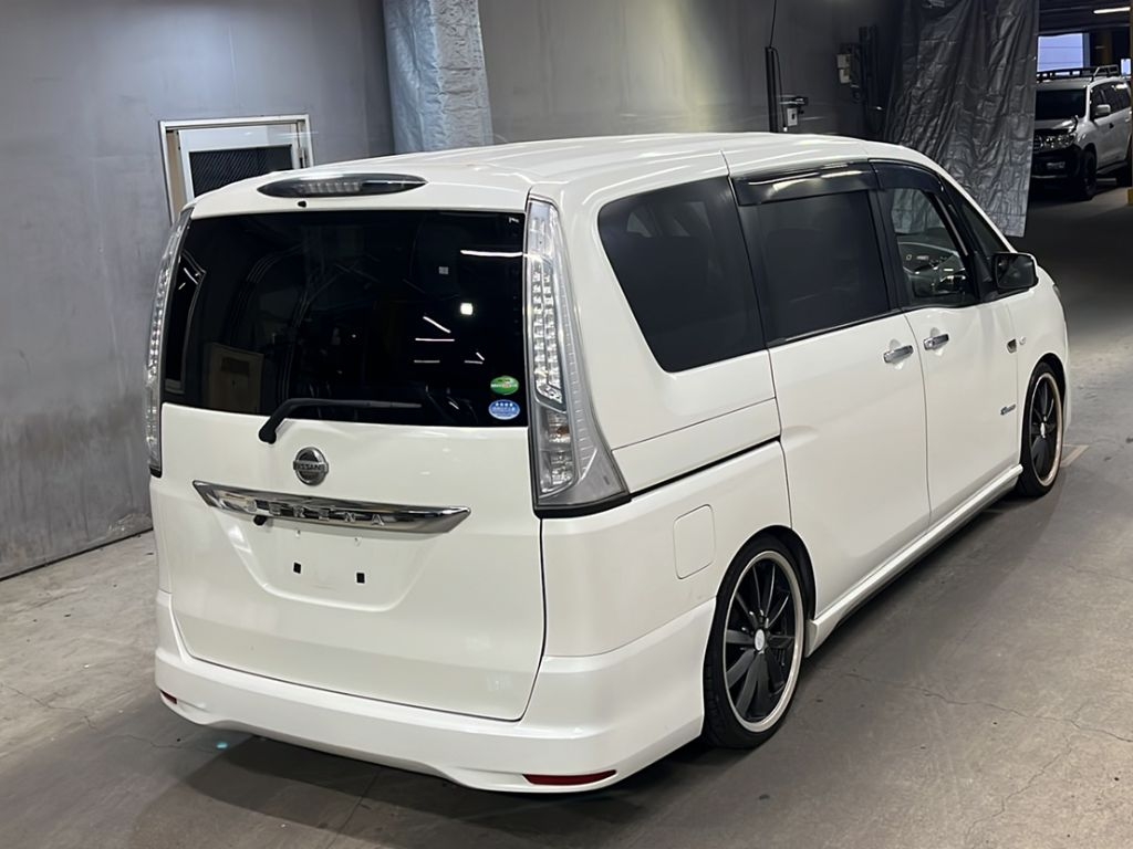 NISSAN SERENA