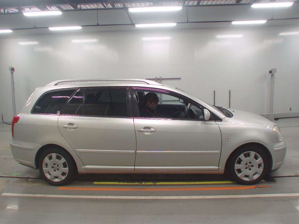 TOYOTA AVENSIS