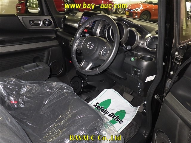 HONDA N-BOX SLASH
