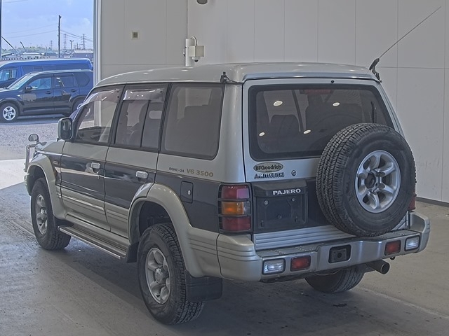 MITSUBISHI PAJERO