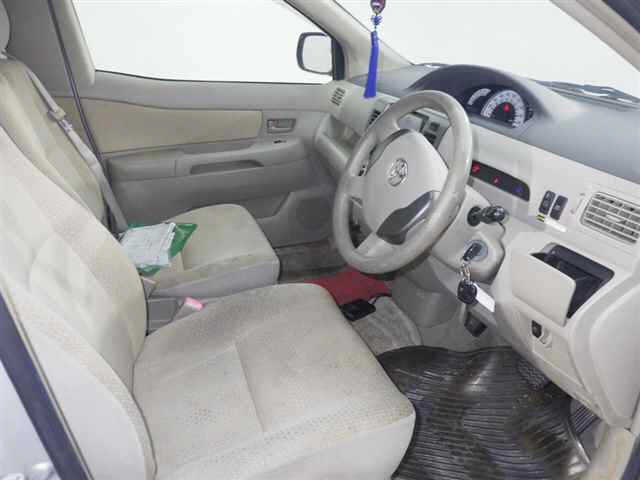 TOYOTA RAUM