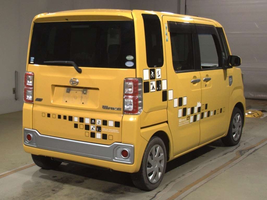 DAIHATSU WAKE