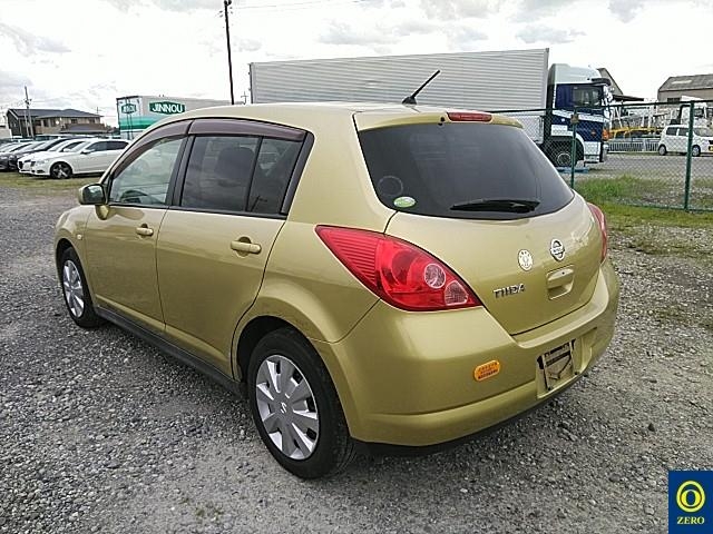 NISSAN TIIDA
