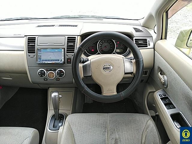 NISSAN TIIDA