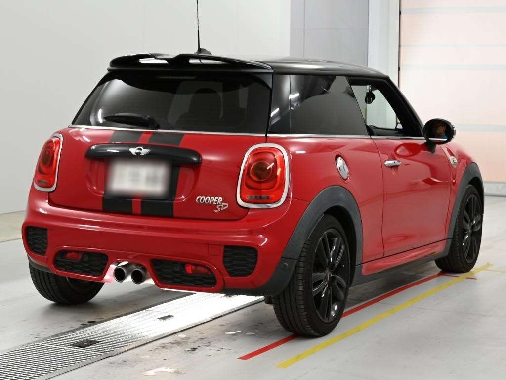 MINI HATCH