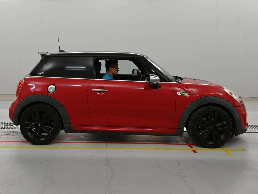 MINI HATCH