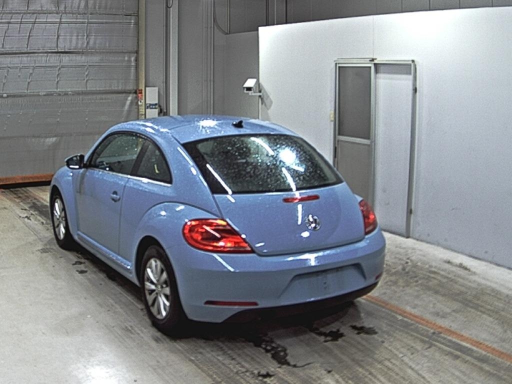 VOLKSWAGEN BEETLE