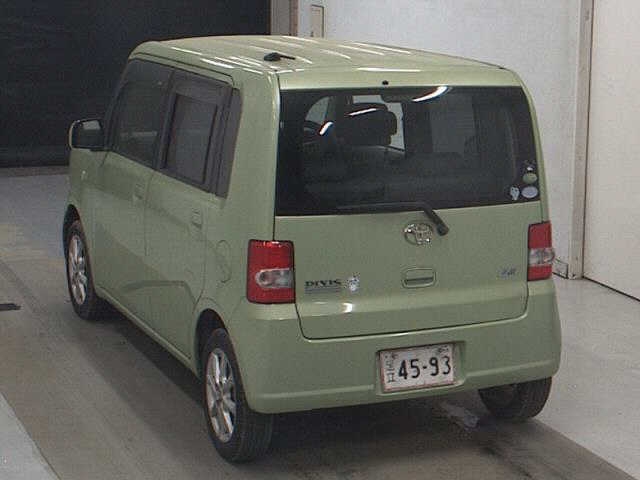 TOYOTA PIXIS SPACE