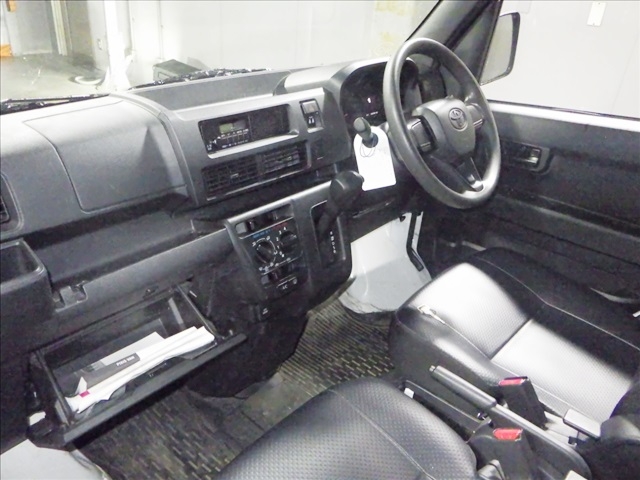TOYOTA PIXIS VAN