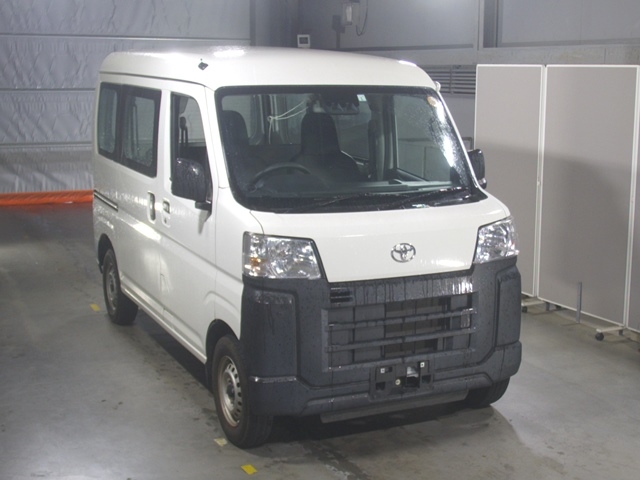 TOYOTA PIXIS VAN
