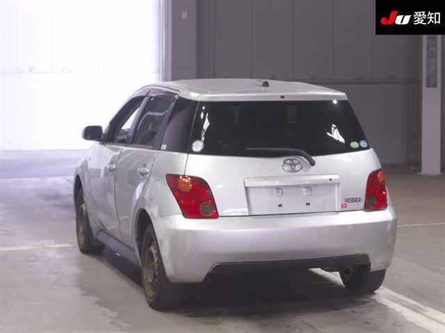 TOYOTA IST