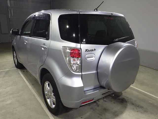 TOYOTA RUSH