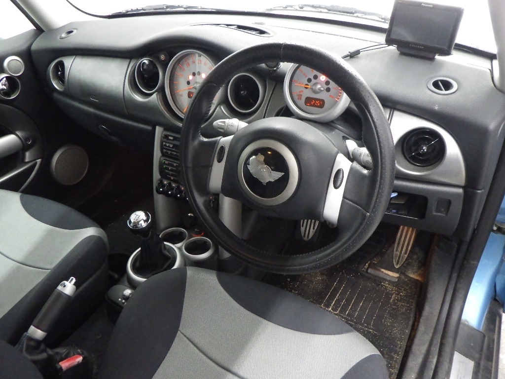 MINI HATCH