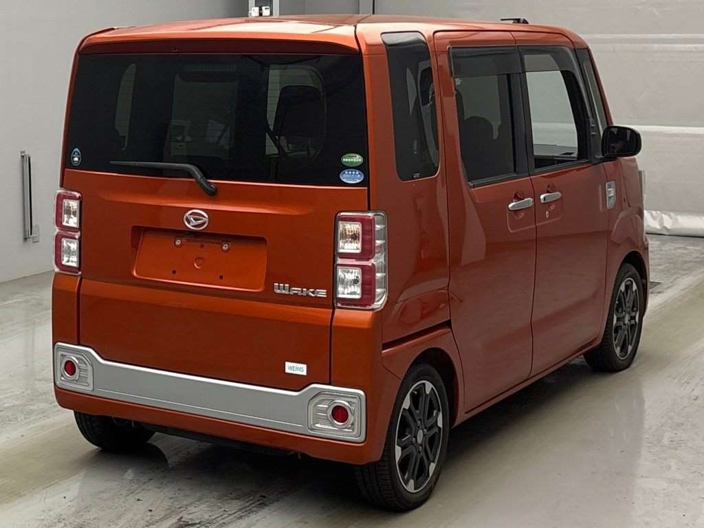 DAIHATSU WAKE