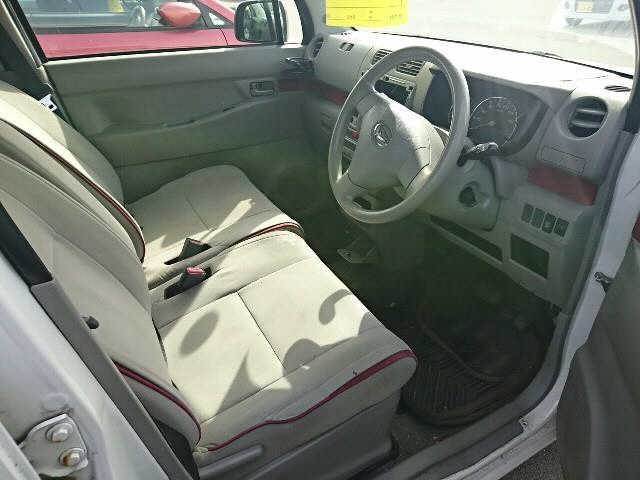 DAIHATSU MOVE CONTE