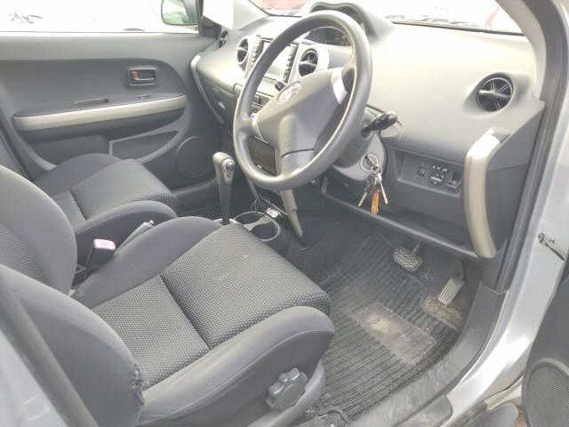 TOYOTA IST