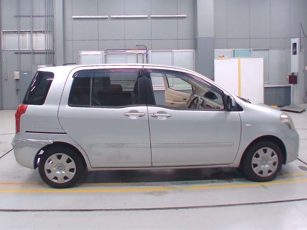TOYOTA RAUM