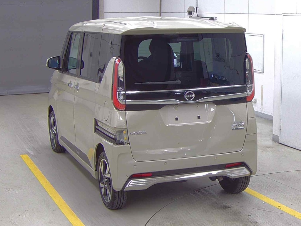 NISSAN ROOX