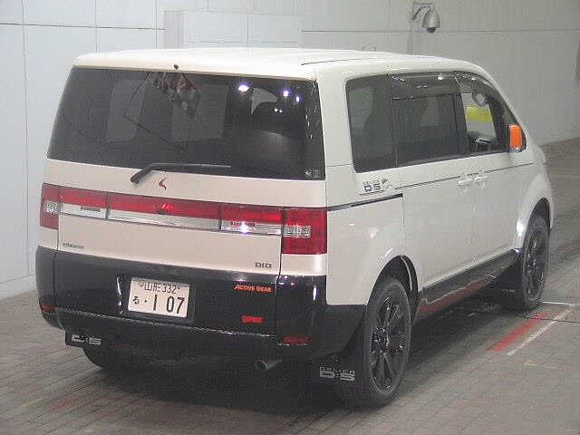 MITSUBISHI DELICA D:5