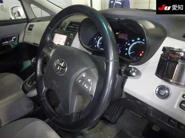 TOYOTA MARK X ZIO
