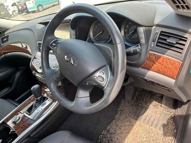 NISSAN FUGA