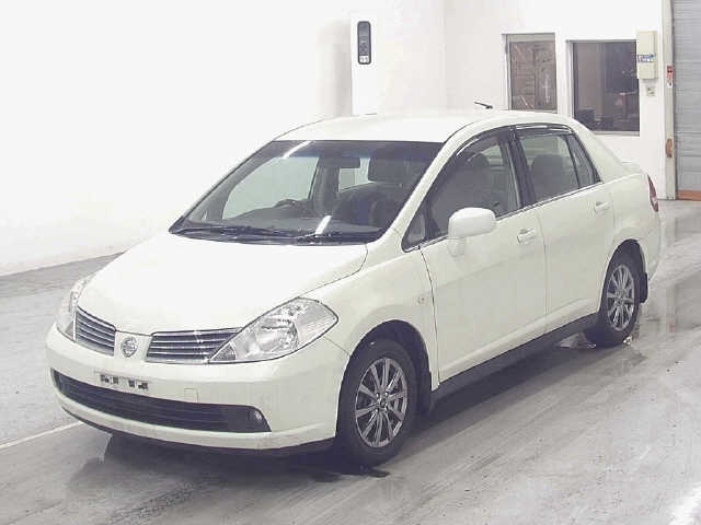 NISSAN TIIDA LATIO