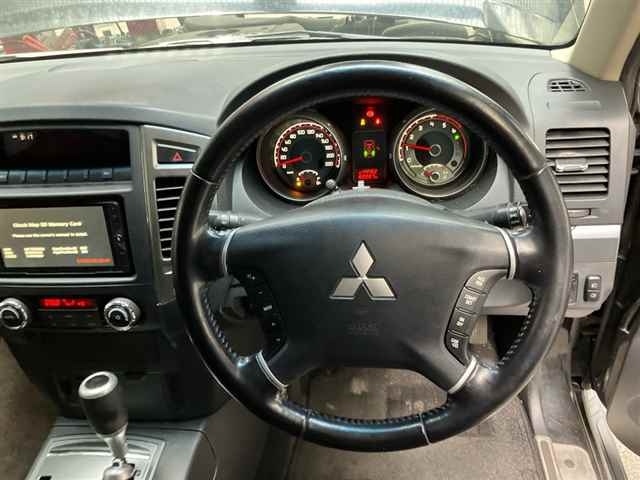 MITSUBISHI PAJERO