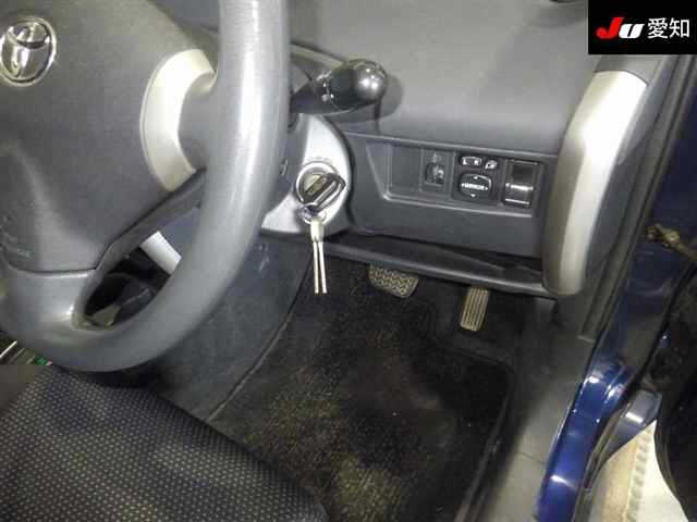 TOYOTA IST