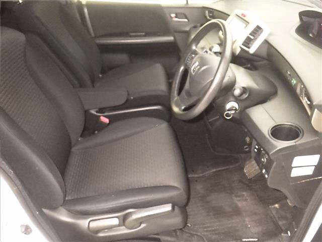 HONDA FREED SPIKE