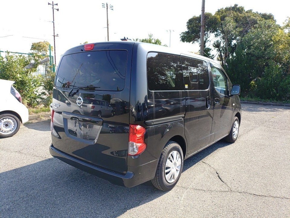 NISSAN NV200