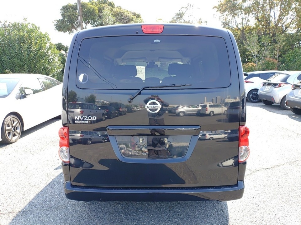 NISSAN NV200