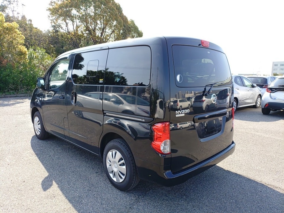 NISSAN NV200
