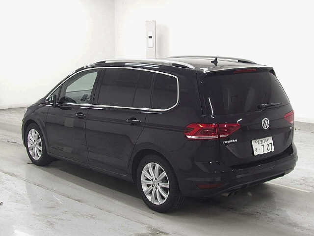 VOLKSWAGEN TOURAN