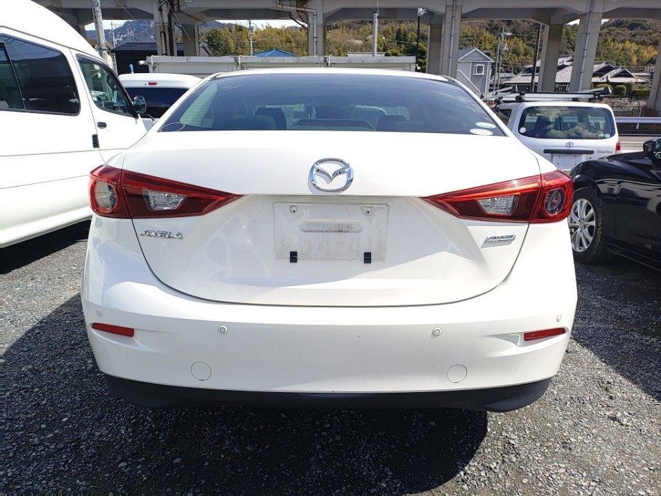 MAZDA AXELA