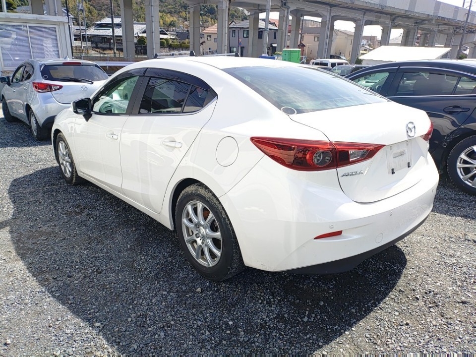 MAZDA AXELA