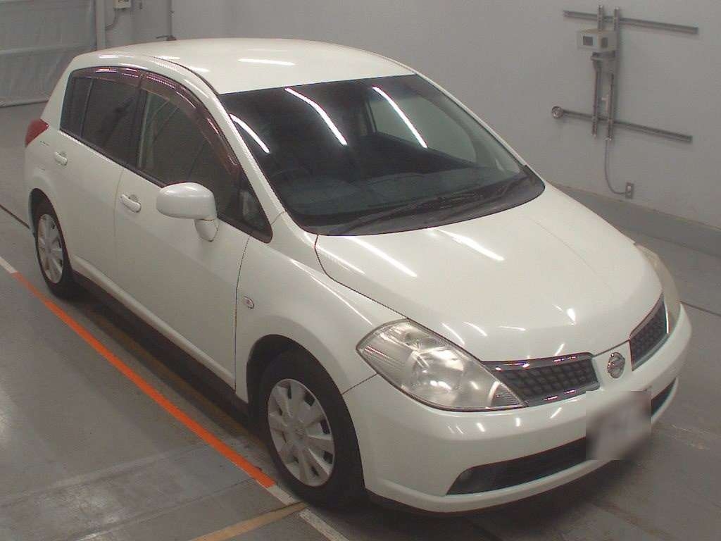NISSAN TIIDA
