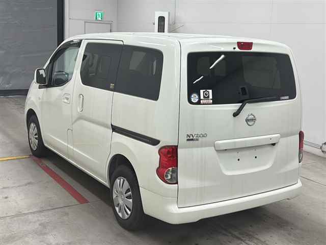 NISSAN NV200
