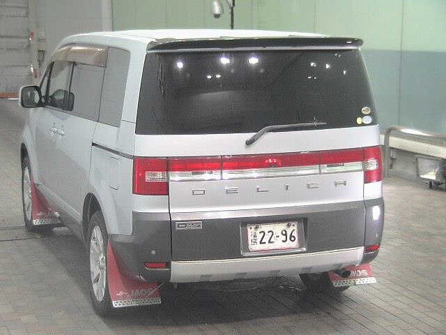 MITSUBISHI DELICA D:5