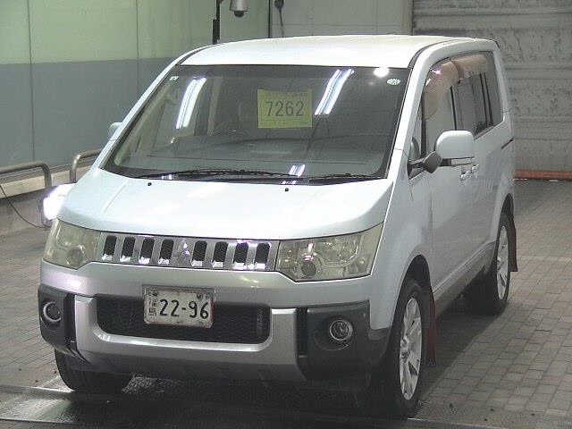 MITSUBISHI DELICA D:5