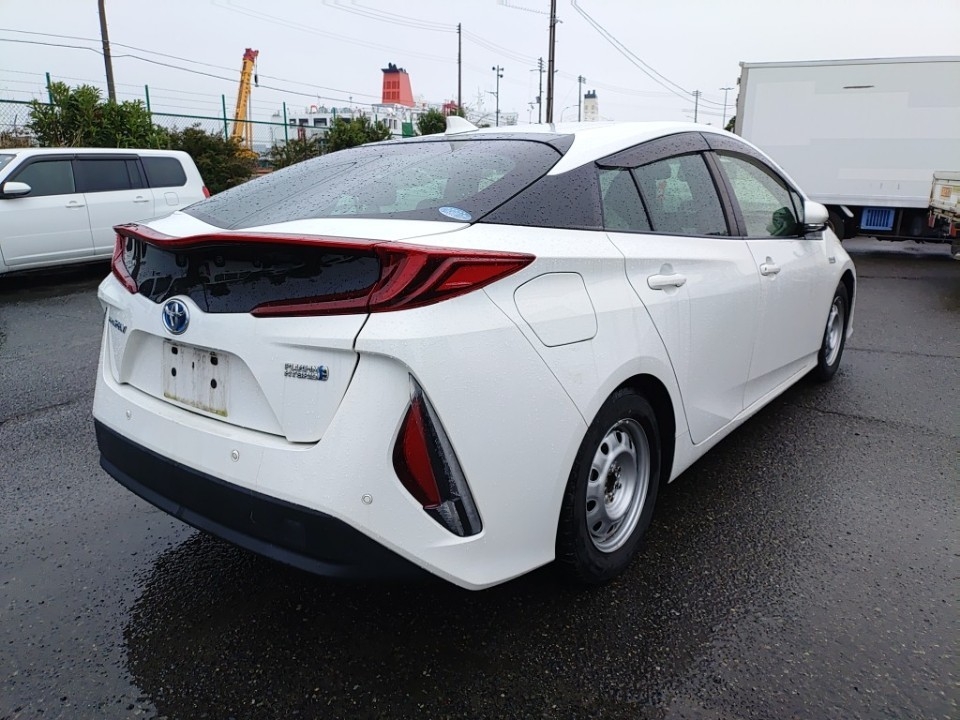 TOYOTA PRIUS PHV