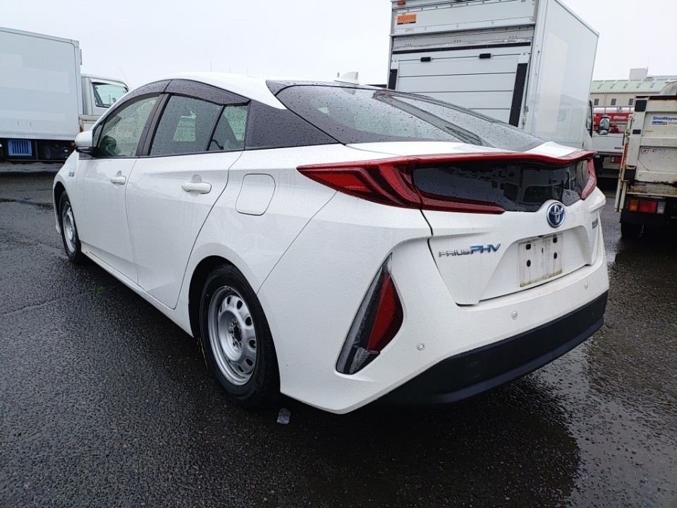 TOYOTA PRIUS PHV