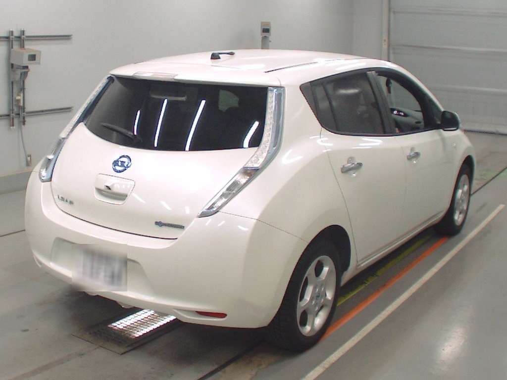 NISSAN LEAF