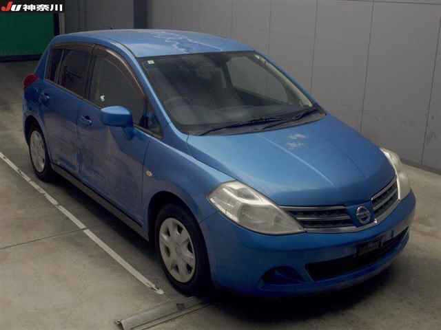 NISSAN TIIDA