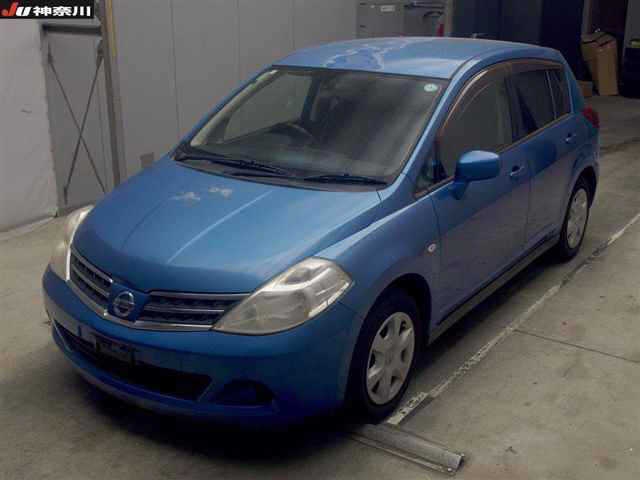 NISSAN TIIDA